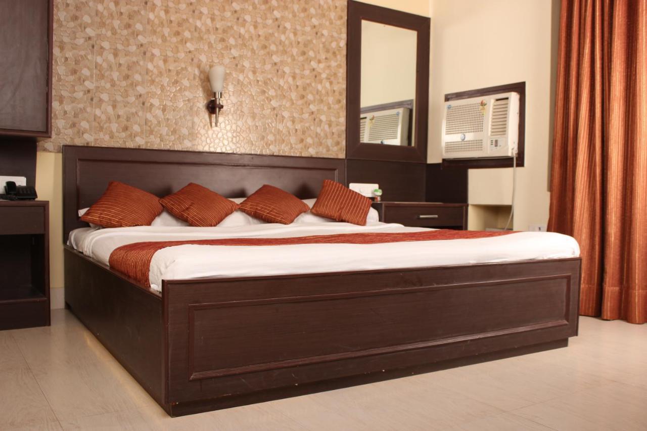 Hotel Varuna Varanasi Eksteriør bilde