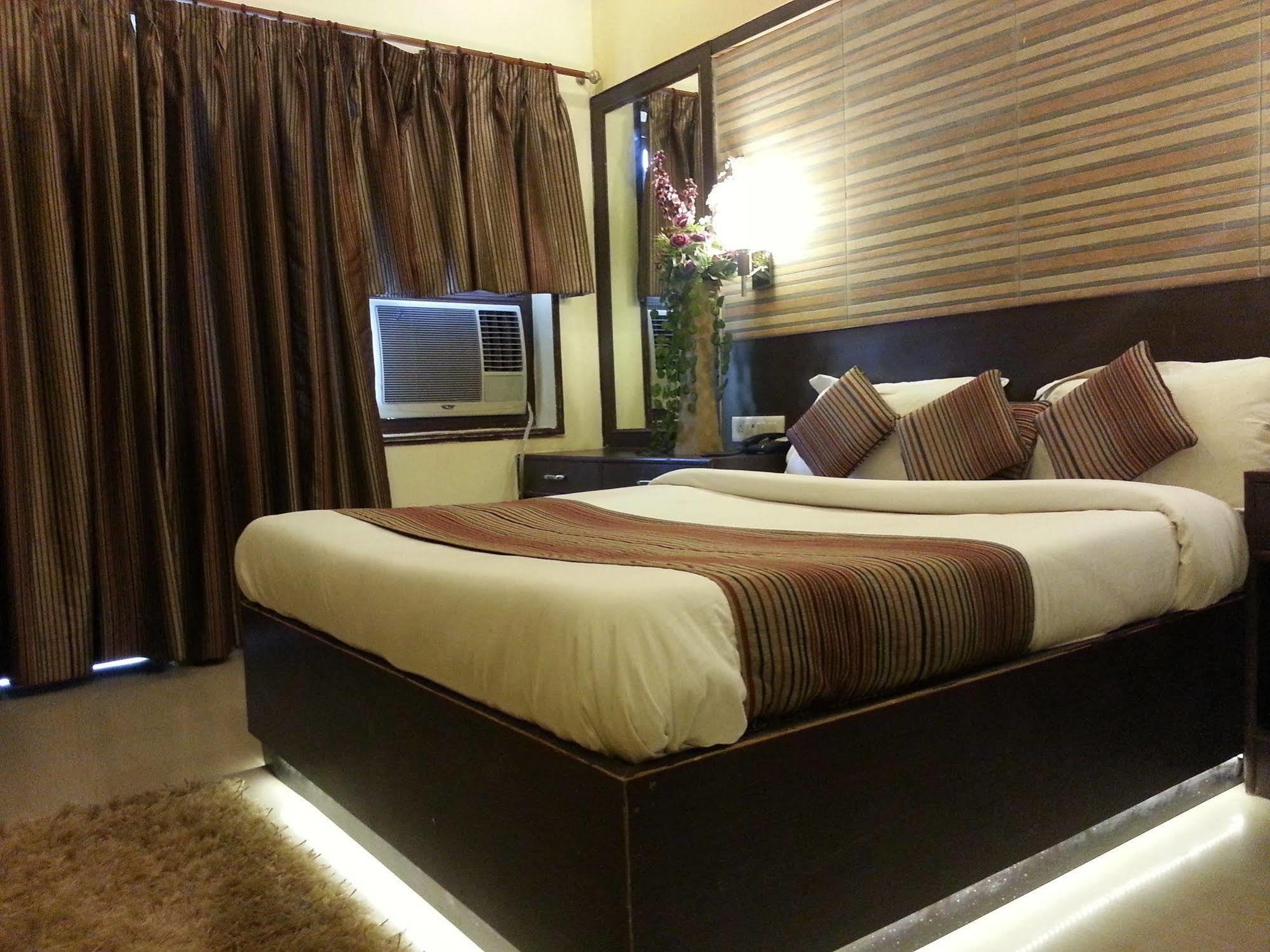 Hotel Varuna Varanasi Eksteriør bilde