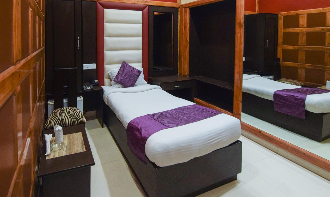 Hotel Varuna Varanasi Eksteriør bilde