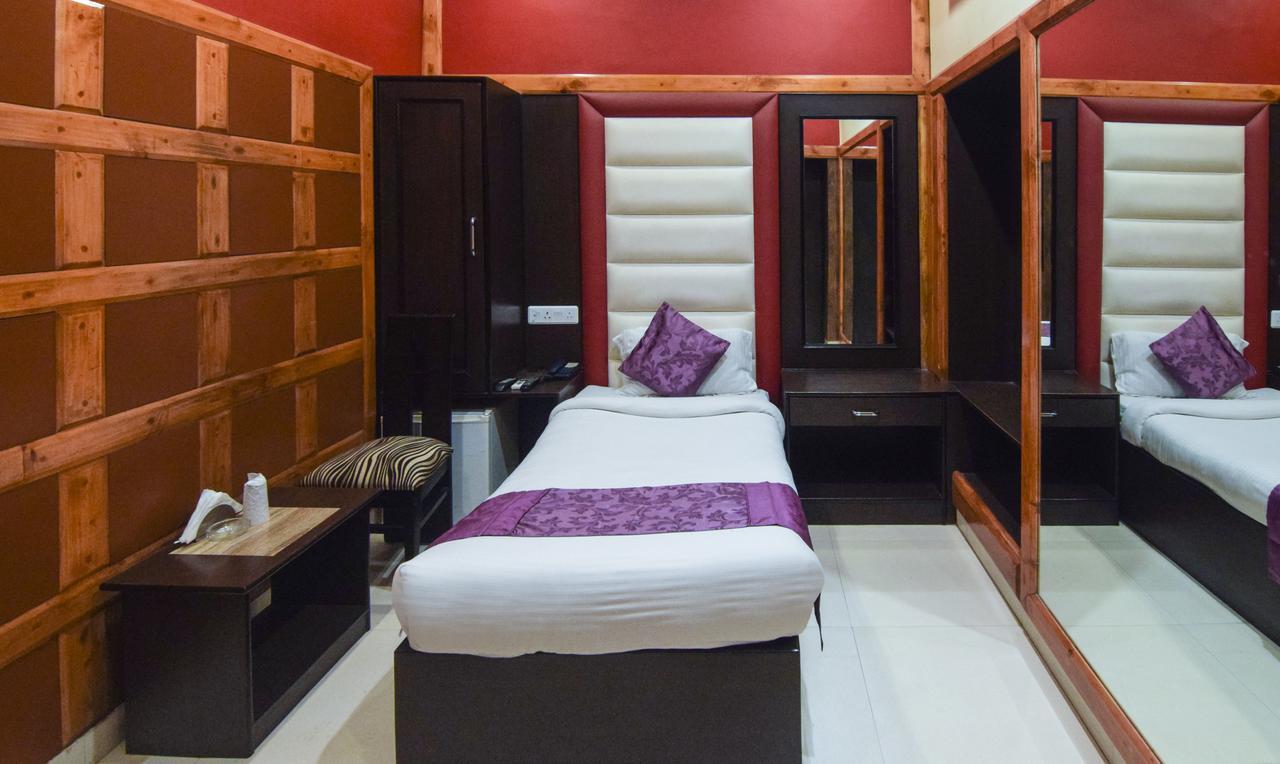 Hotel Varuna Varanasi Eksteriør bilde