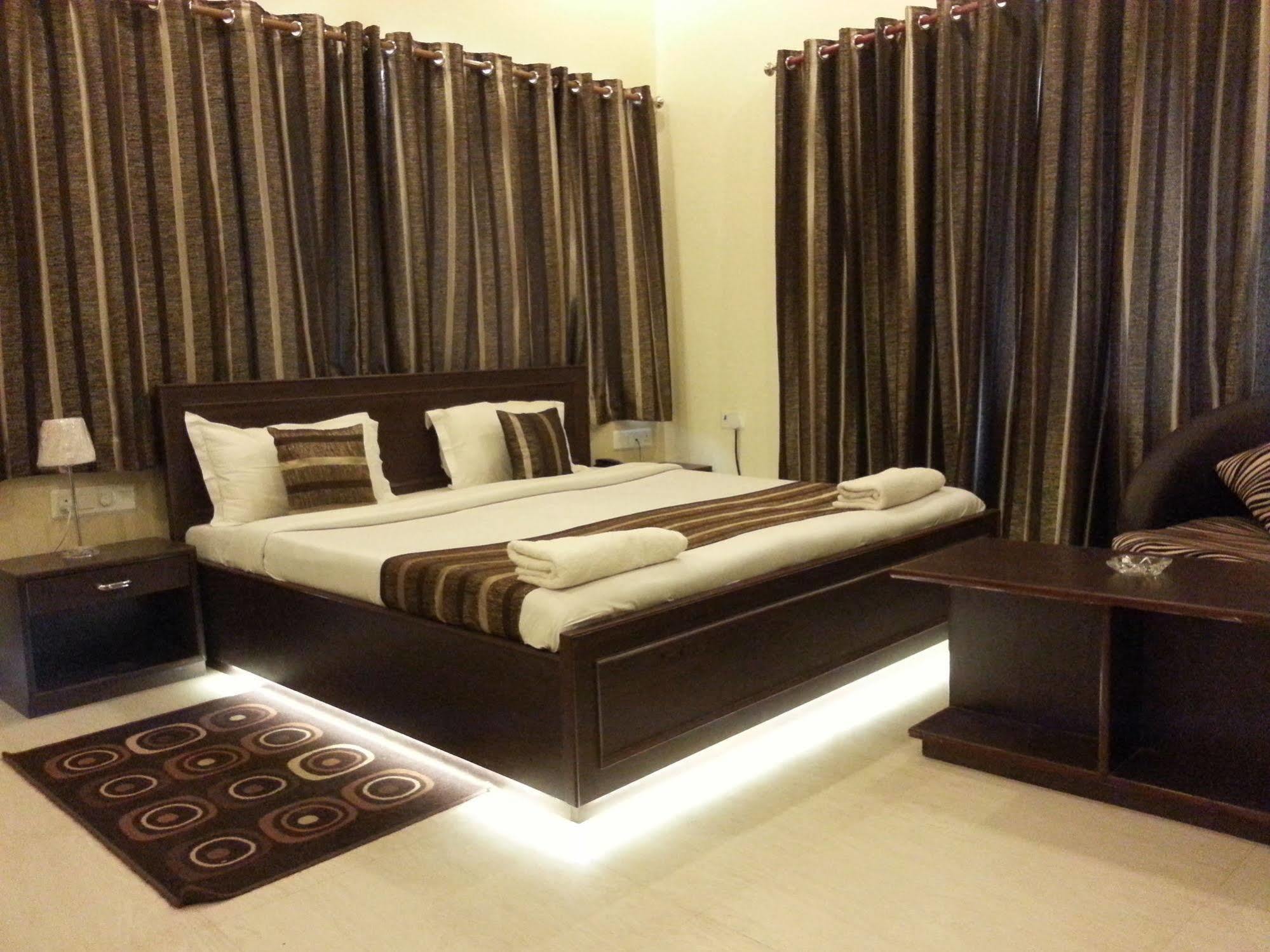 Hotel Varuna Varanasi Eksteriør bilde